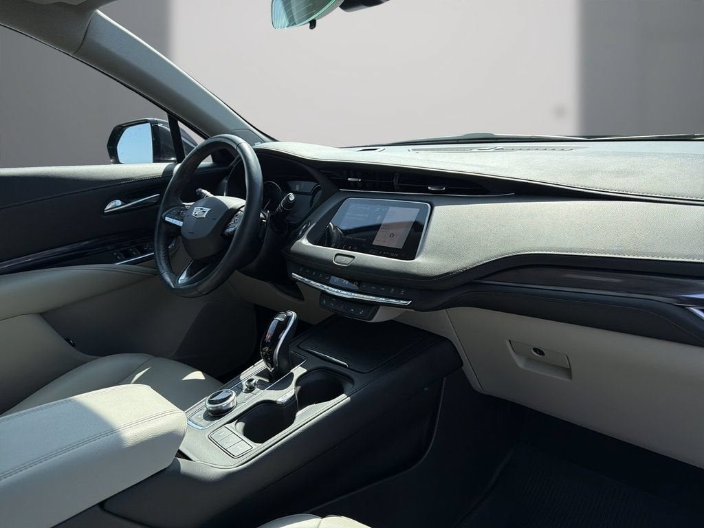 2022 Cadillac XT4 FWD Luxury