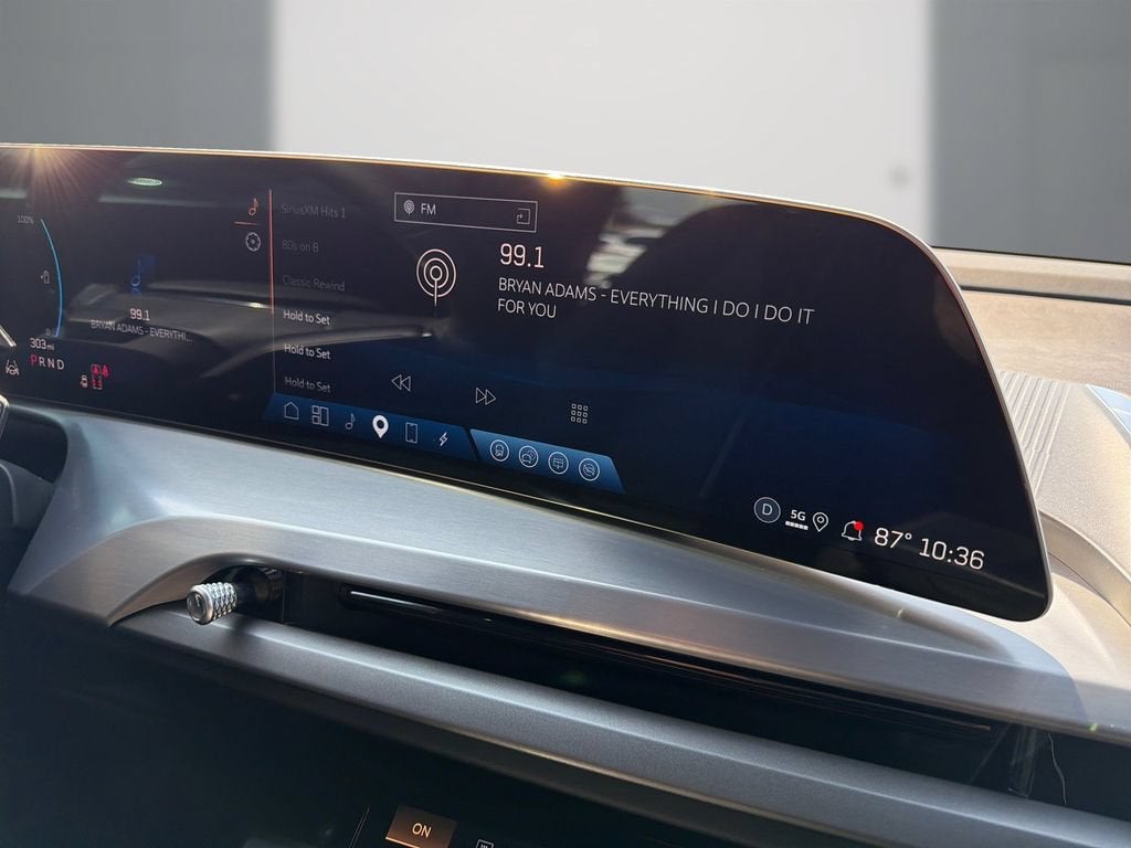 2026 Cadillac VISTIQ Sport
