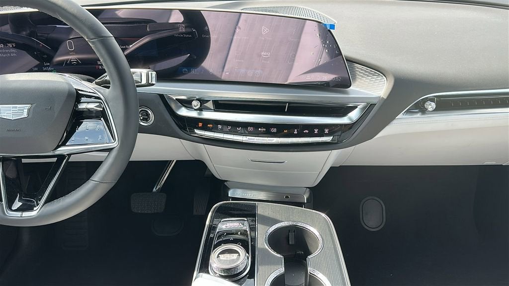 2025 Cadillac LYRIQ Luxury 1