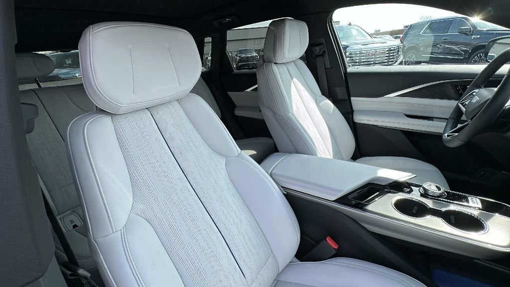 2025 Cadillac LYRIQ Luxury 1