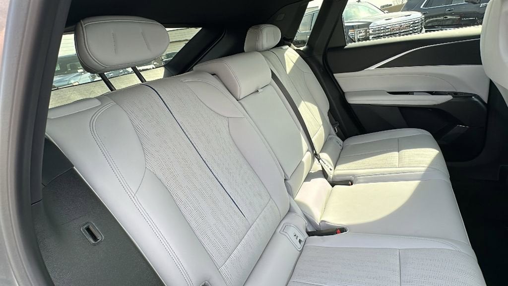 2025 Cadillac LYRIQ Luxury 1