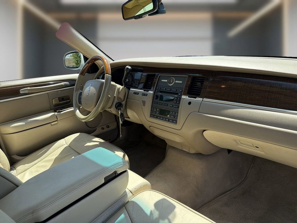2007 Lincoln Town Car Designer Series