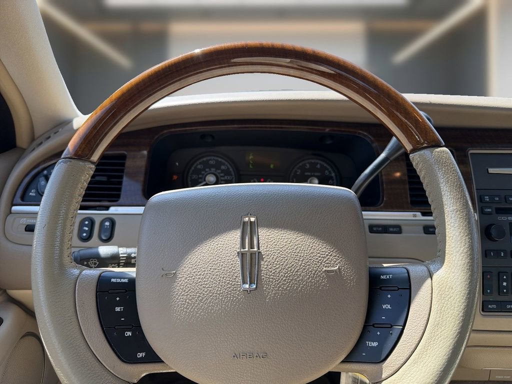 2007 Lincoln Town Car Designer Series