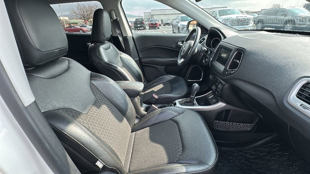 2020 Jeep Compass Latitude w/Sun/Safety Pkg