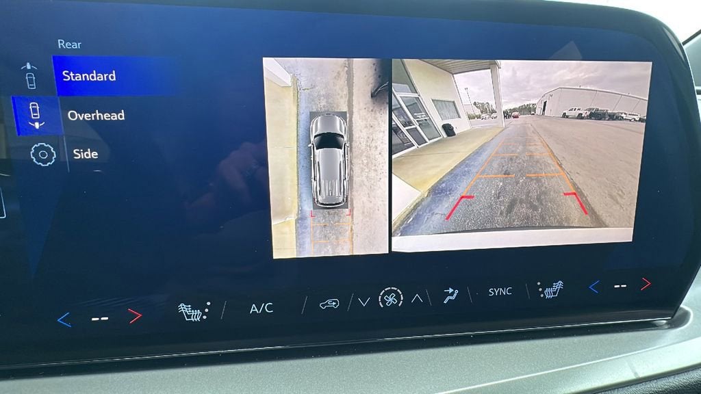 2024 Chevrolet Traverse LS