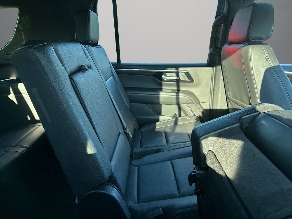 2025 Chevrolet Suburban LT