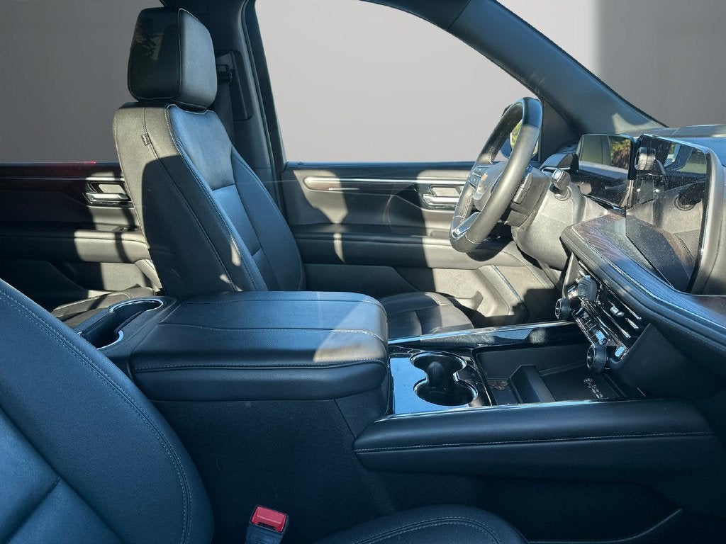 2025 Chevrolet Suburban LT