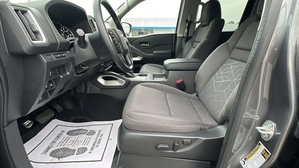 2025 Nissan Frontier SV