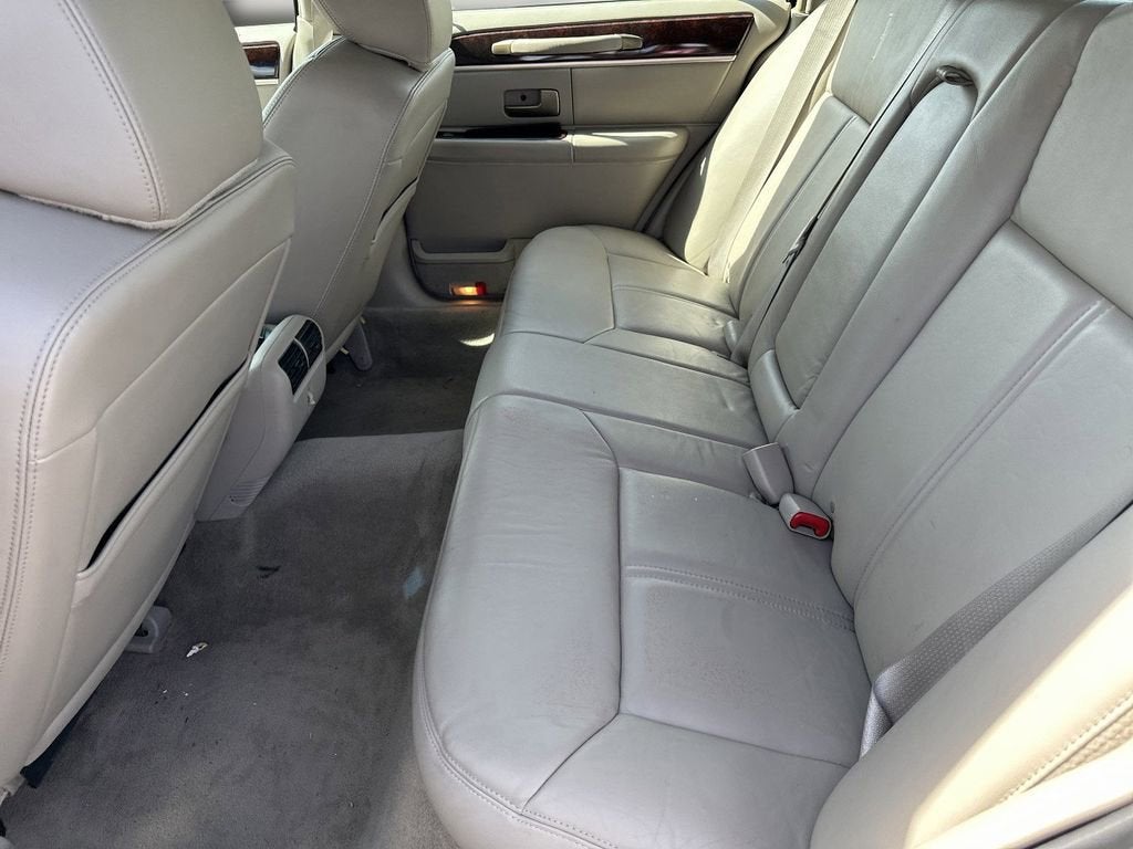 2011 Lincoln Town Car Signature Limited