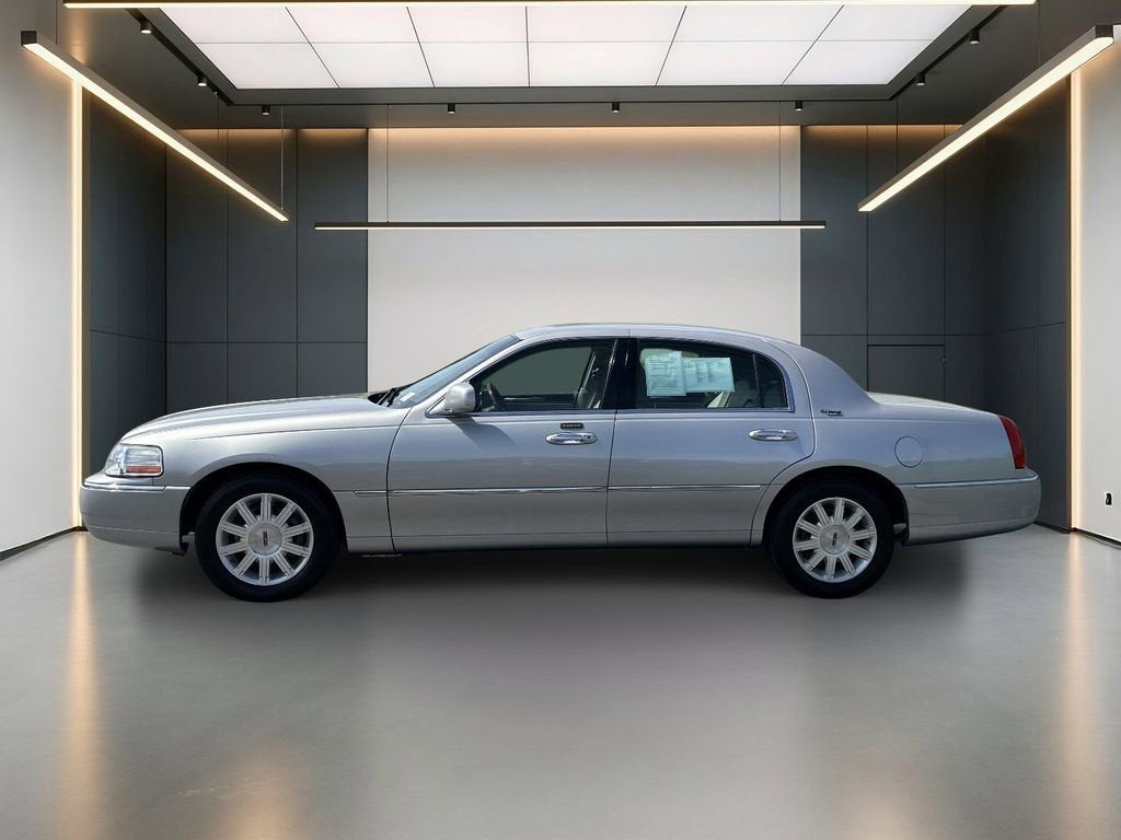 2011 Lincoln Town Car Signature Limited