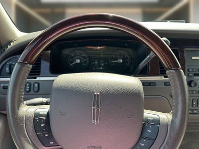 2011 Lincoln Town Car Signature Limited