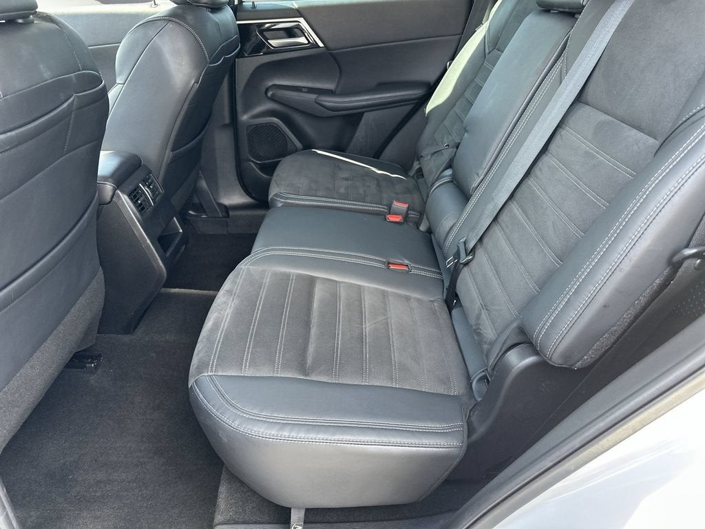 2023 Mitsubishi Outlander SE