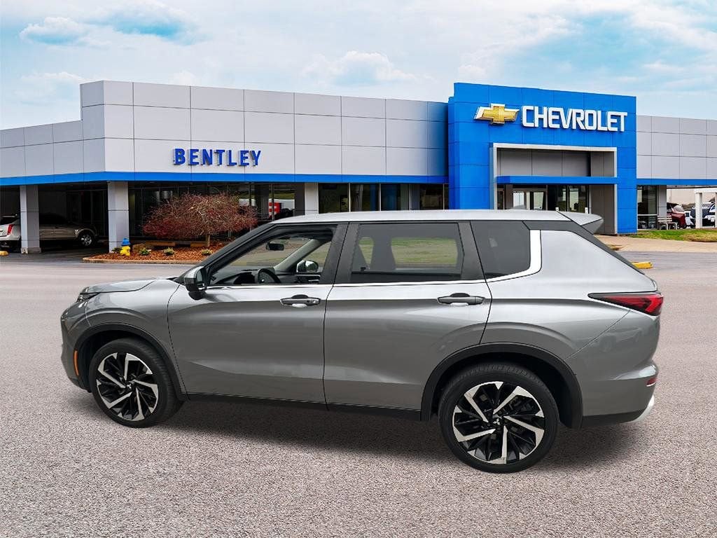 2023 Mitsubishi Outlander SE