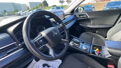 2022 Mitsubishi Outlander ES