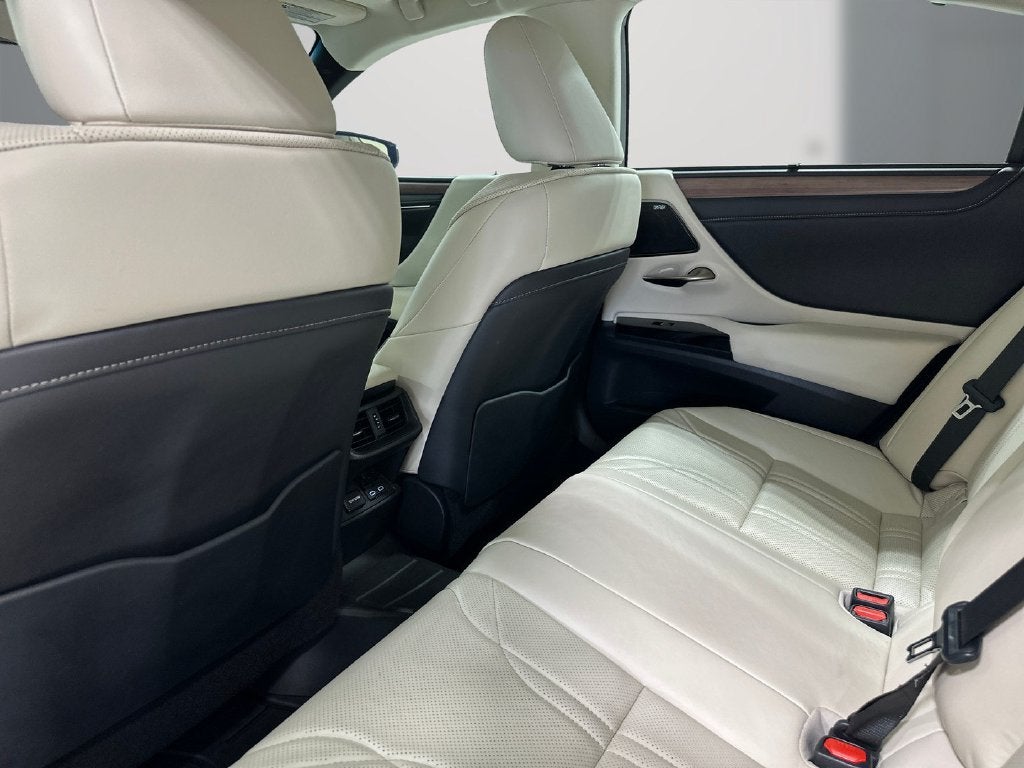 2024 Lexus ES 300h Ultra Luxury
