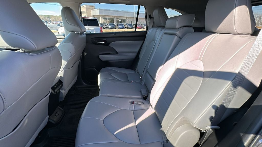 2022 Toyota Highlander Hybrid XLE