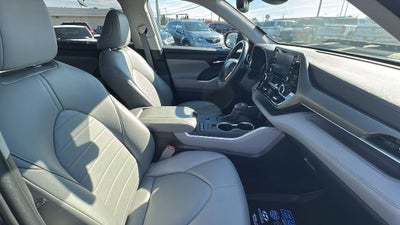 2022 Toyota Highlander Hybrid XLE