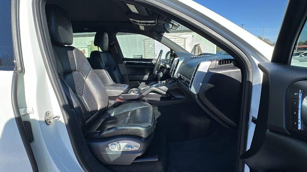 2017 Porsche Cayenne Platinum Edition