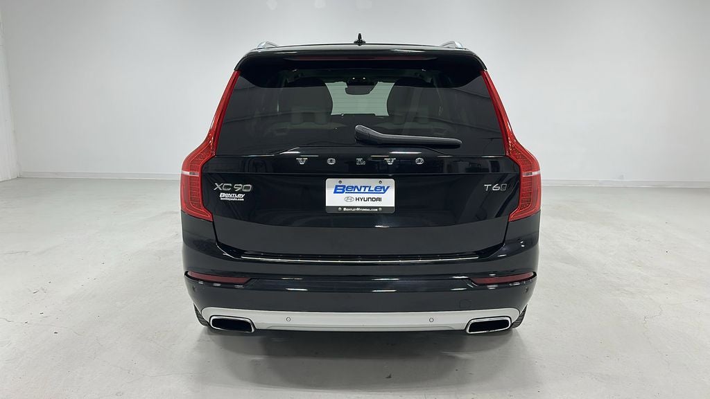 2020 Volvo XC90 T6 Momentum